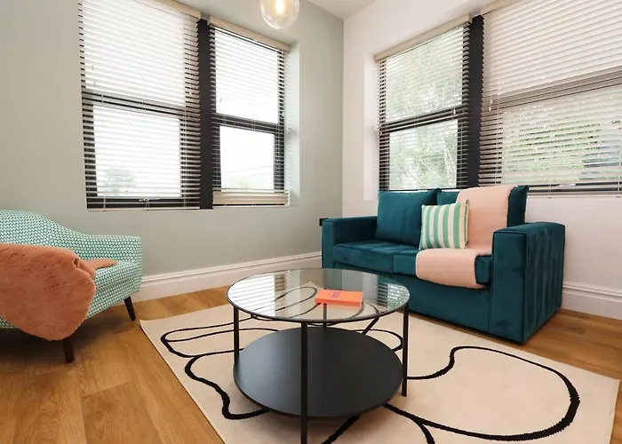 Modern Retreat 2Br, Sleeps 6, Smart Tv