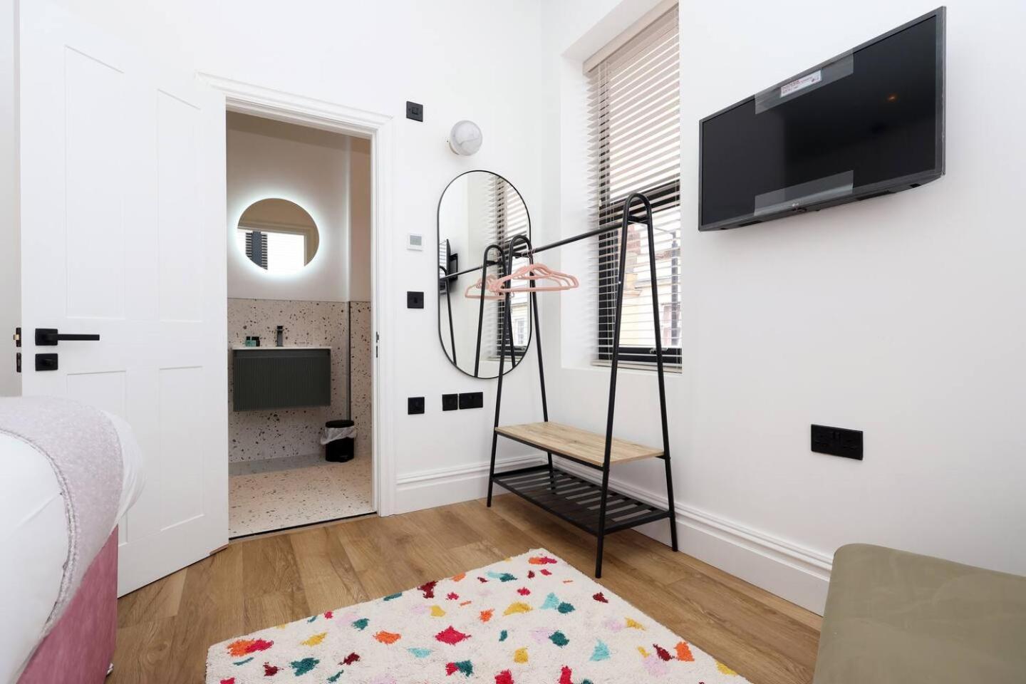 Modern Retreat 2br, Sleeps 6, Smart Tv